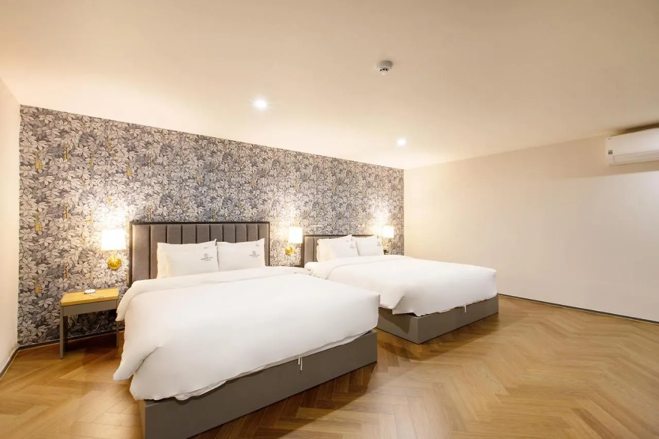 Brown-Dot Hotel Minam Busan