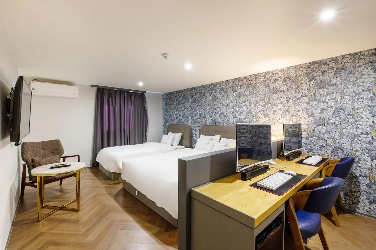 Brown-Dot Hotel Minam Busan