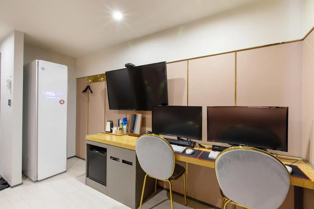 Brown-Dot Hotel Minam Busan