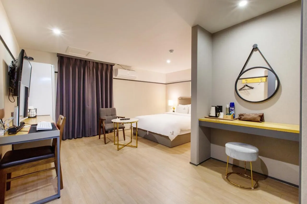 Brown-Dot Hotel Minam Busan