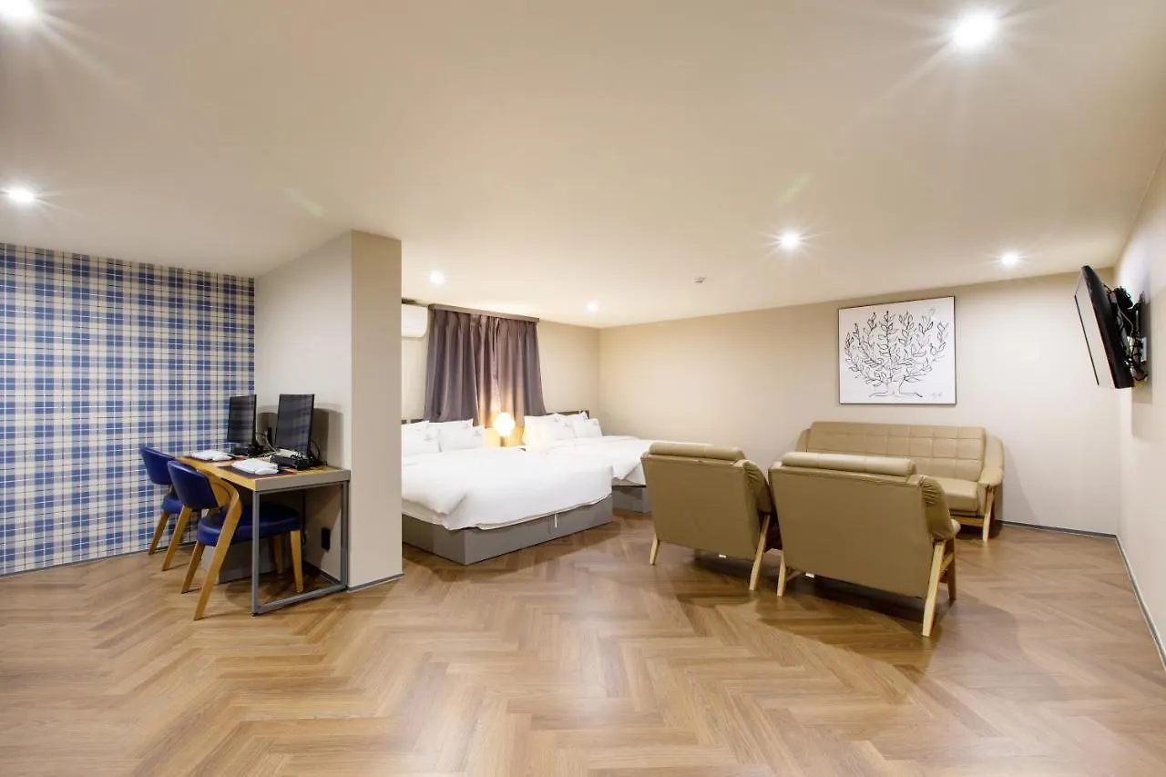 Brown-Dot Hotel Minam Busan
