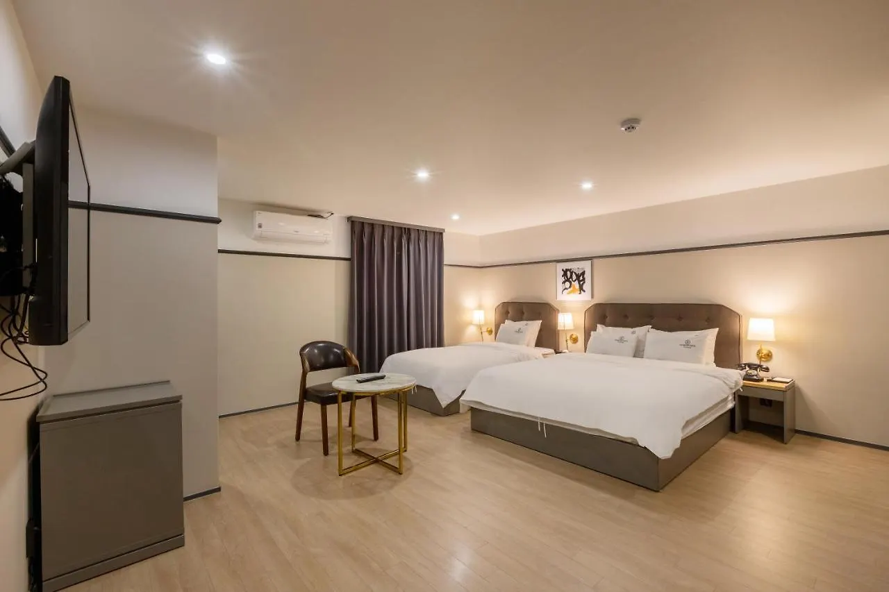Brown-Dot Hotel Minam Busan