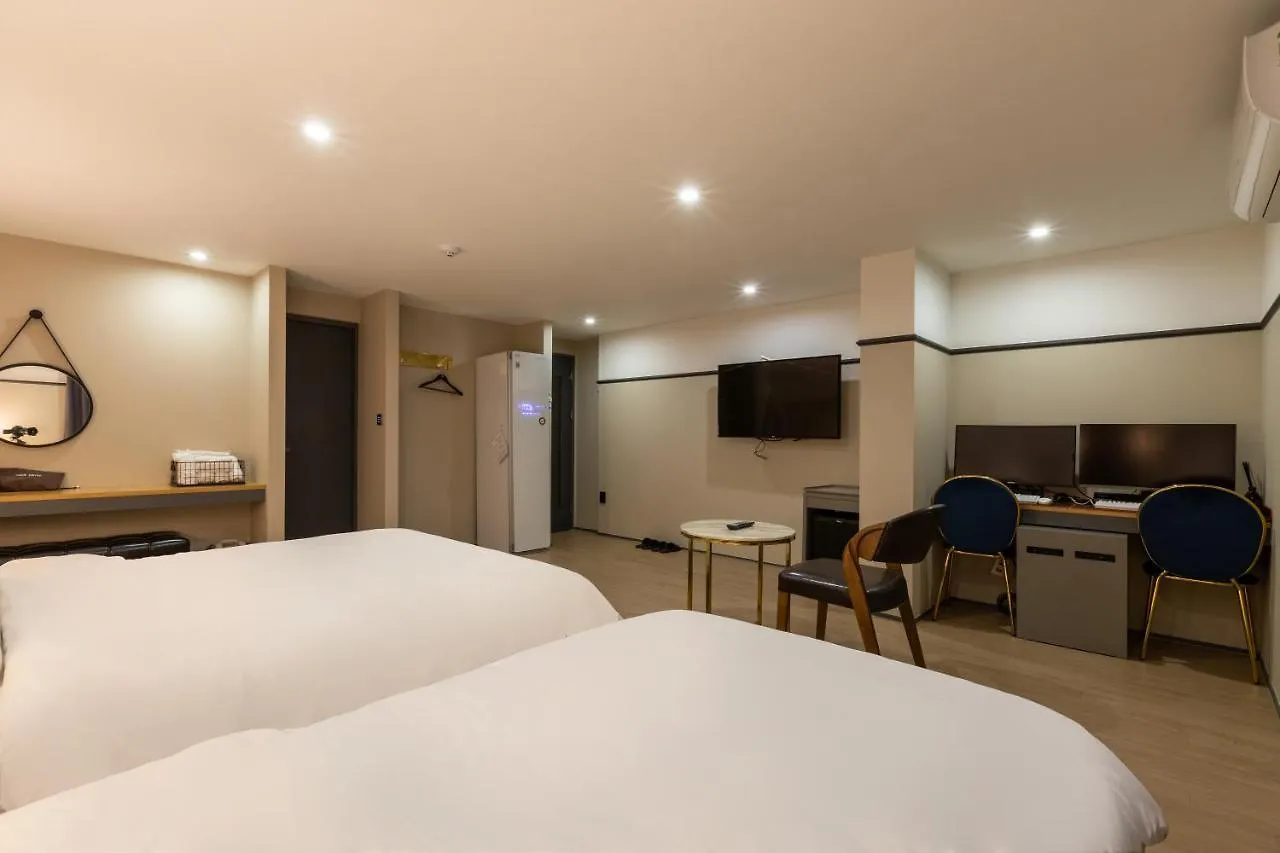 Brown-Dot Hotel Minam Busan